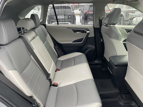 Used 2019 Toyota RAV4 Limited image 31