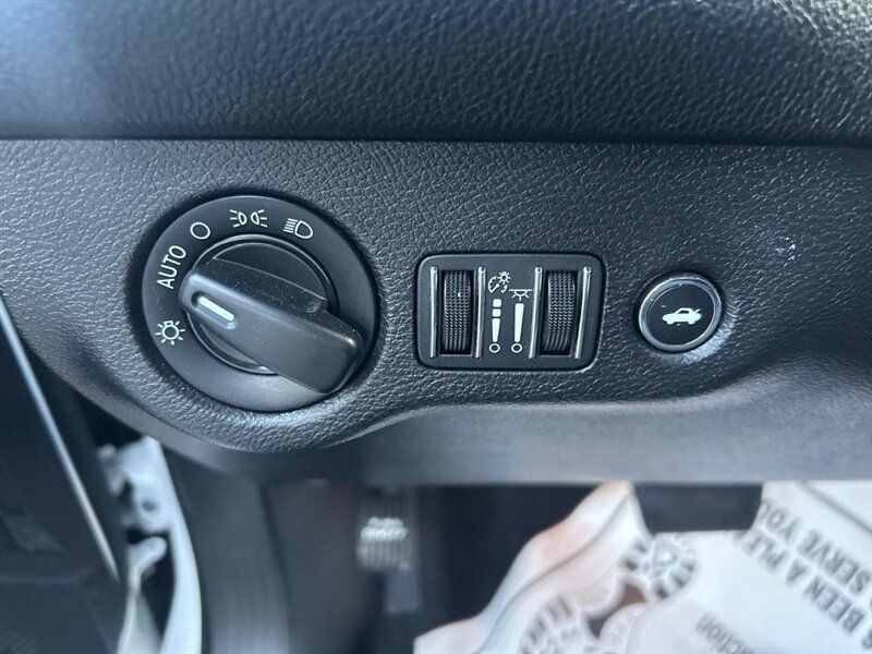 Used 2020 Dodge Challenger SXT RWD image 16