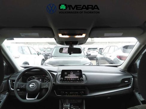 Used 2024 Nissan Rogue SV FWD image 4