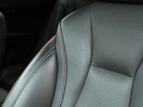 Used 2023 Buick Envision Essence w/ Sport Touring Package image 21