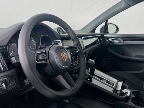 New 2026 Porsche Macan image 4