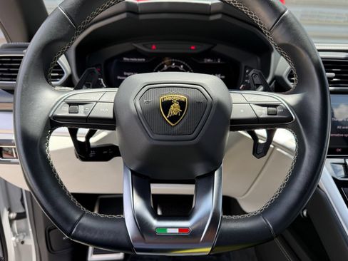 Used 2022 Lamborghini Urus AWD/4WD image 49