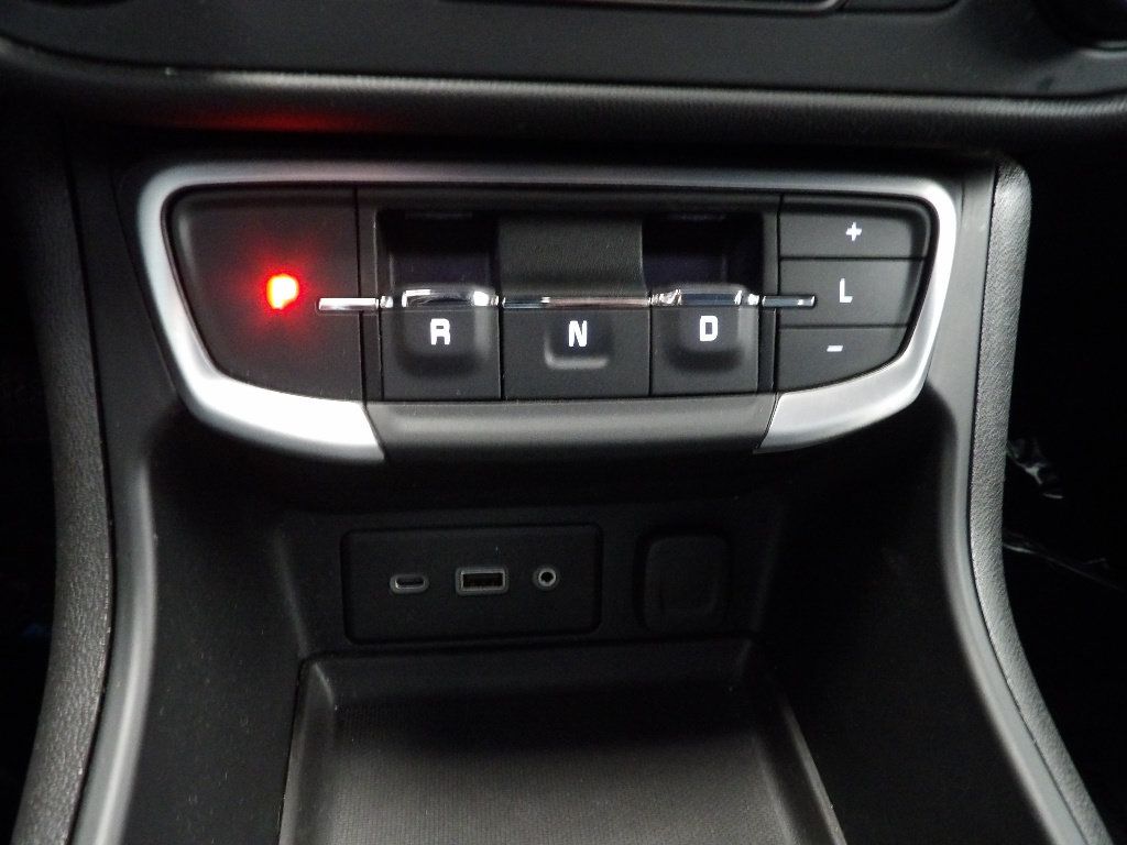 Used 2024 GMC Terrain SLE AWD/4WD image 32