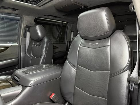 Used 2020 Cadillac Escalade ESV Platinum AWD/4WD image 35