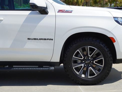 Used 2022 Chevrolet Suburban Z71 w/ Off-Road Capability Package AWD/4WD image 9