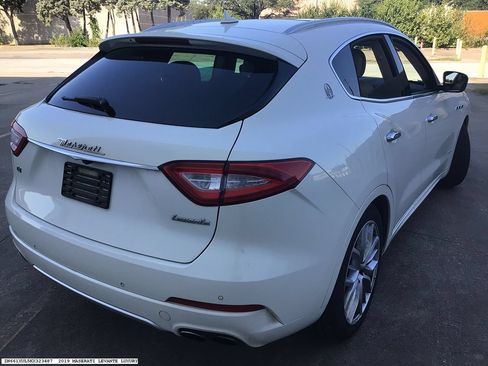Used 2019 Maserati Levante GranLusso AWD/4WD image 4