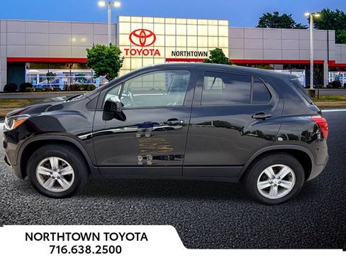Used 2020 Chevrolet Trax LS w/ Tint and Cruise Package FWD image 3