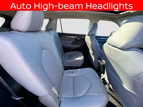 Used 2024 Toyota Highlander Platinum image 20