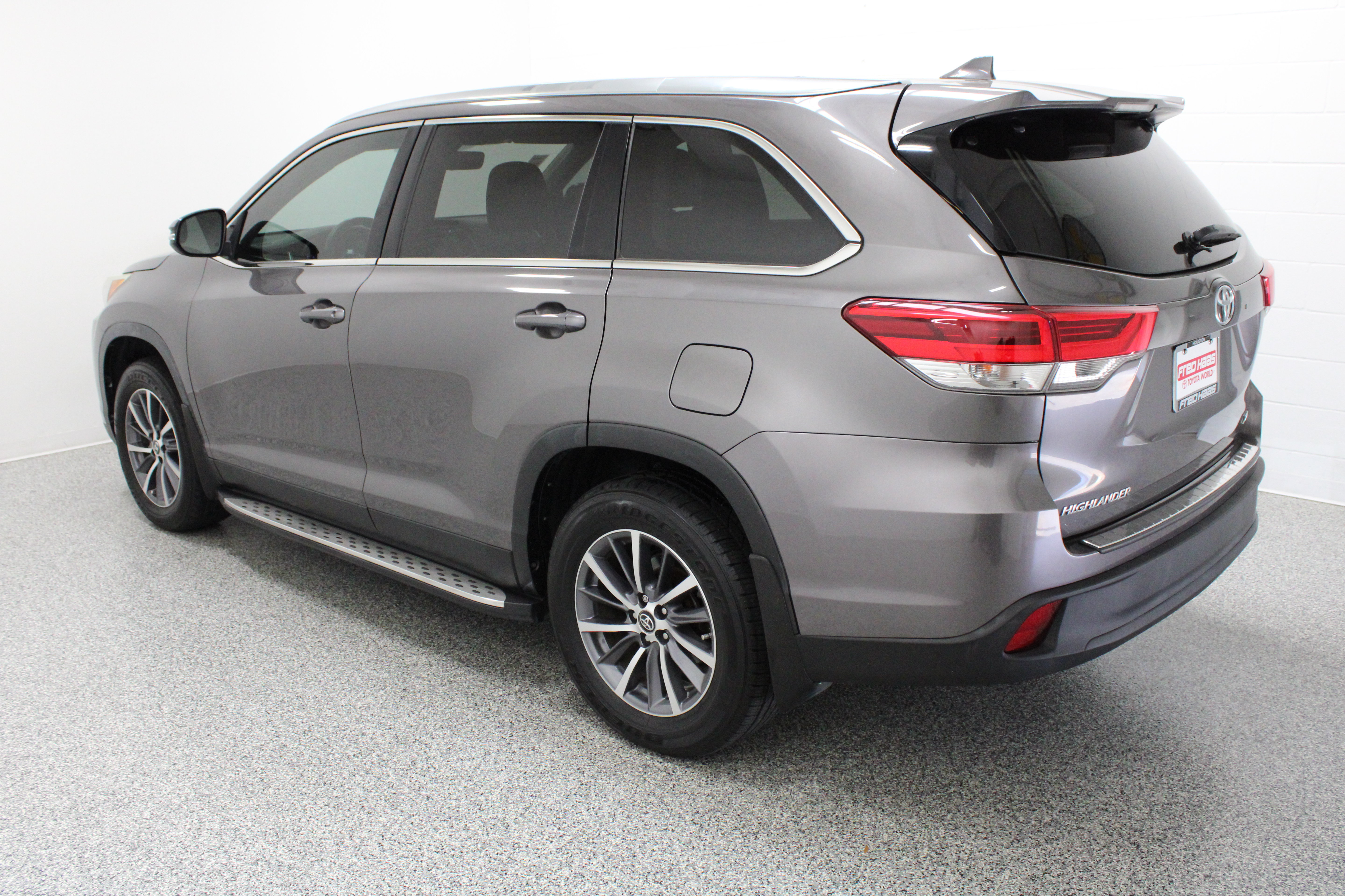 Used 2019 Toyota Highlander XLE FWD image 9