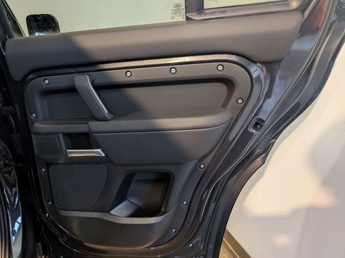New 2026 Land Rover Defender 130 X-Dynamic SE image 27