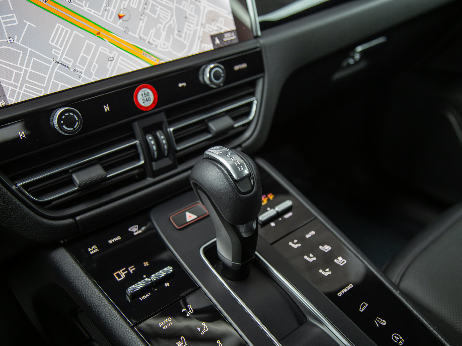 Certified 2023 Porsche Macan AWD/4WD image 22