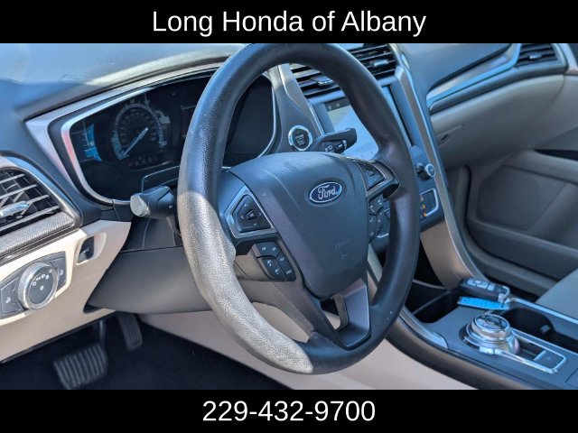Used 2017 Ford Fusion SE w/ Fusion SE Technology Package FWD image 12