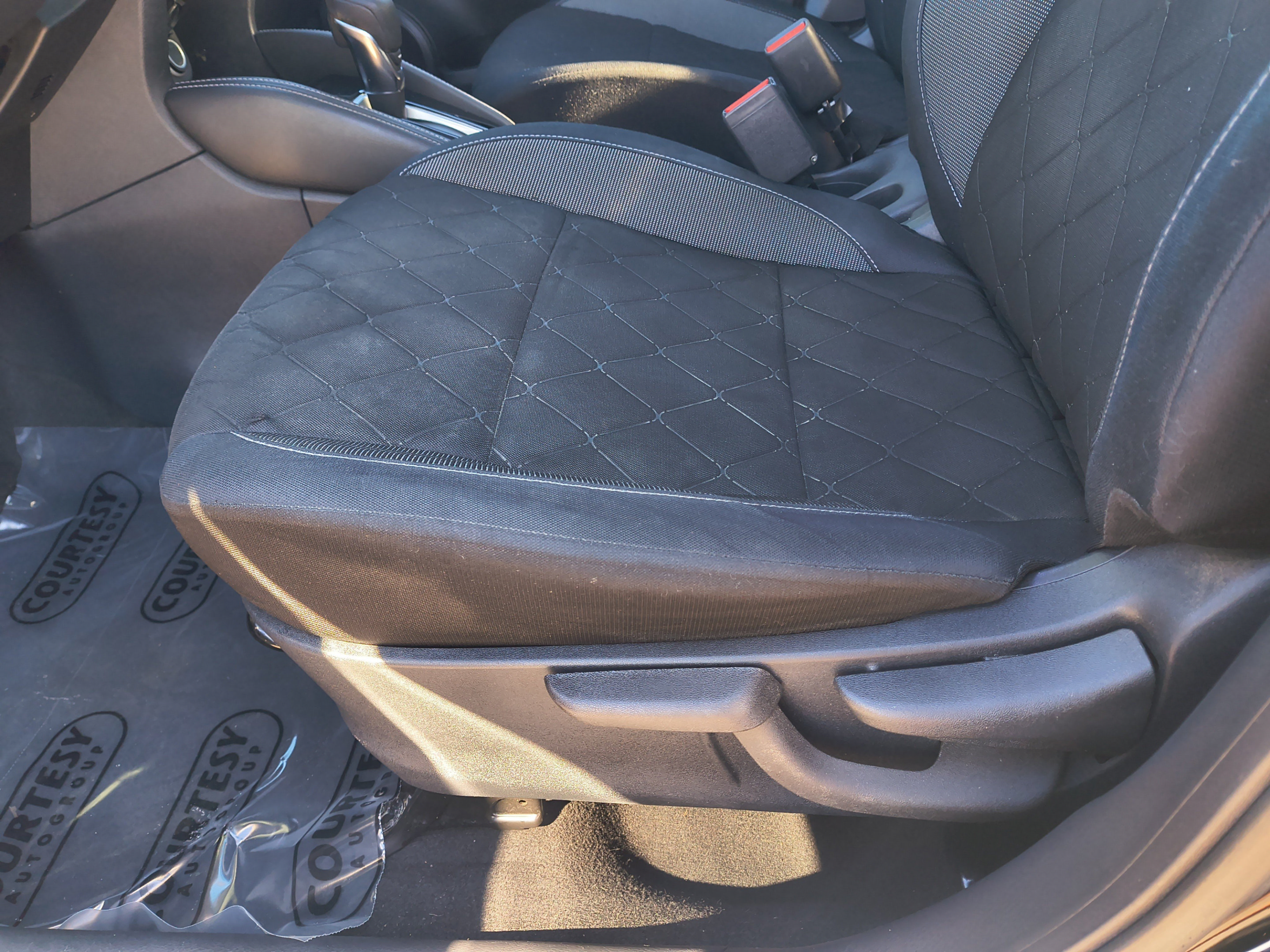 Certified 2018 Nissan Kicks SV FWD image 18