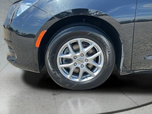 Used 2023 Chrysler Voyager LX image 27