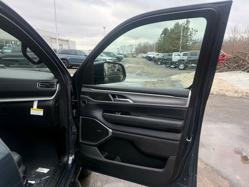 New 2025 Jeep Wagoneer Series II w/ Convenience Group I image 28