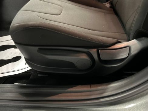 Used 2025 Hyundai Elantra Sport FWD image 11