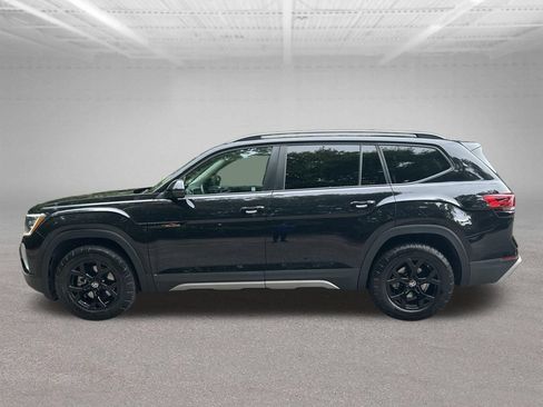 Used 2024 Volkswagen Atlas Peak Edition SE AWD/4WD image 2