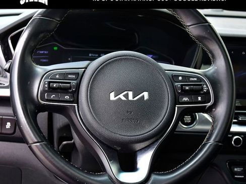 Used 2022 Kia Niro Touring Special Edition FWD image 20