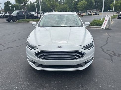 Used 2017 Ford Fusion SE w/ Fusion SE Technology Package FWD image 5