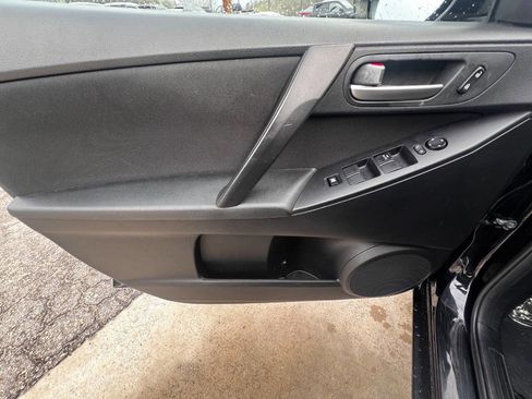 Used 2013 MAZDA MAZDA3 i Sport image 16