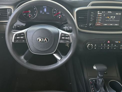 Used 2020 Kia Sorento LX FWD image 16