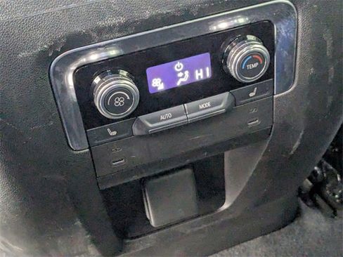 Certified 2025 GMC Yukon Denali image 27