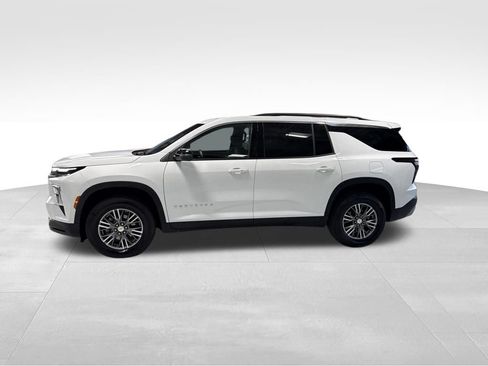 Used 2026 Chevrolet Traverse LT FWD image 3