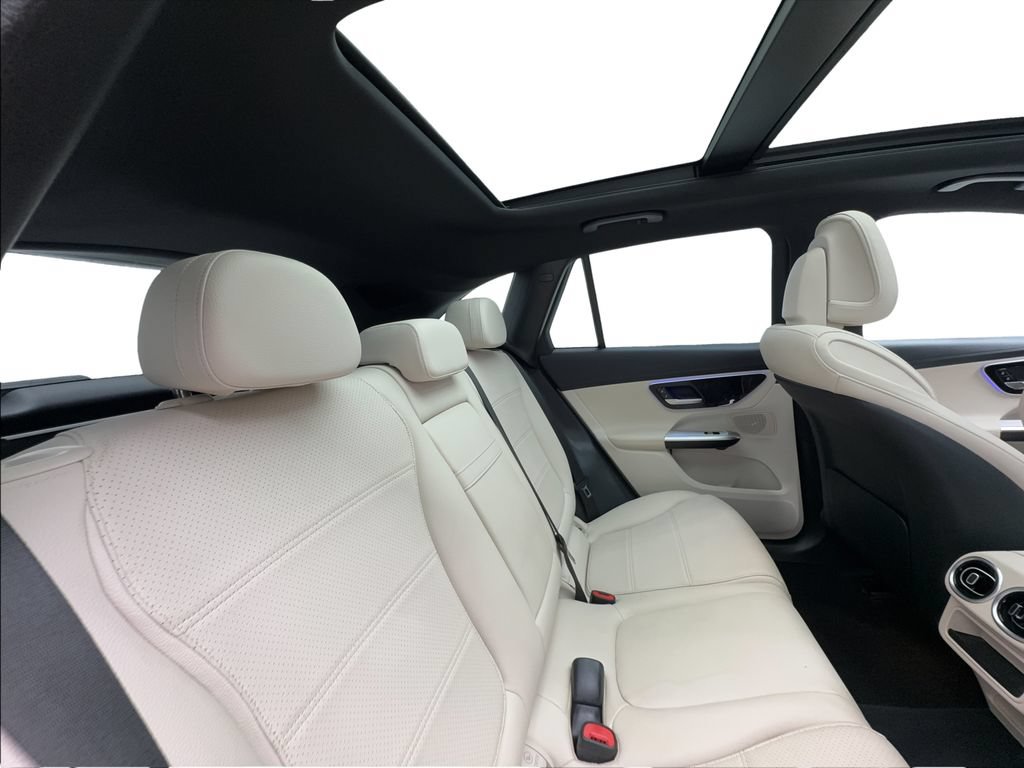 Used 2024 Mercedes-Benz GLC 300 4MATIC image 29