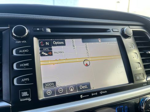 Used 2017 Toyota Highlander Limited w/ Carpet Mat Package image 28