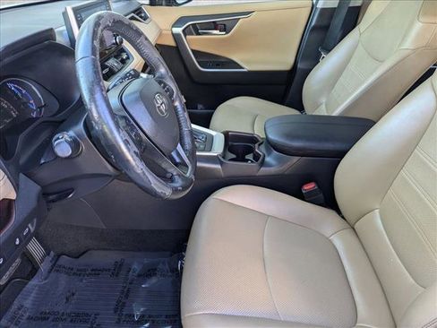 Used 2020 Toyota RAV4 Limited image 16
