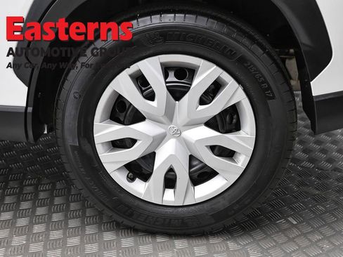 Used 2024 Toyota Corolla Cross L image 8