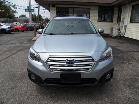 Used 2017 Subaru Outback 2.5i Premium AWD/4WD image 2