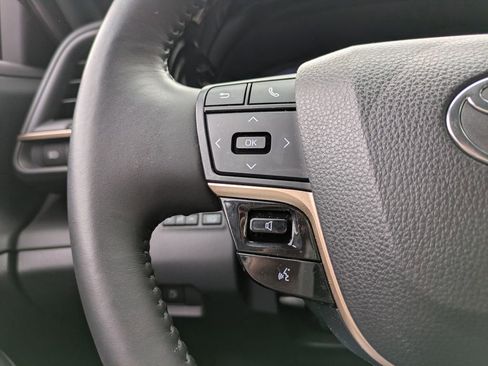 Certified 2023 Toyota Crown Limited image 23