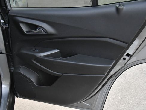 Used 2025 Chevrolet Trax LT w/ LT Convenience Package image 41