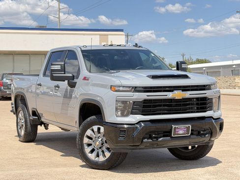 Used 2024 Chevrolet Silverado 2500 Custom w/ Custom Value Package AWD/4WD image 2