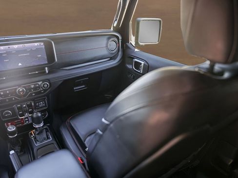 Used 2024 Jeep Wrangler Unlimited Rubicon w/ Technology Group image 25