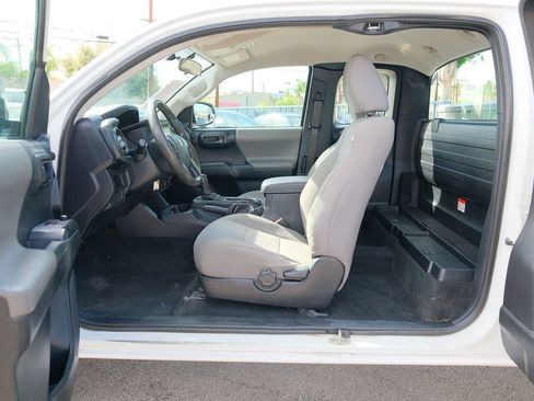 Used 2017 Toyota Tacoma SR image 27