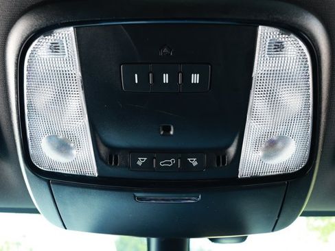 Used 2025 Dodge Durango GT RWD image 17
