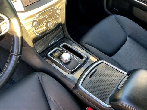 Used 2021 Chrysler 300 Touring image 16