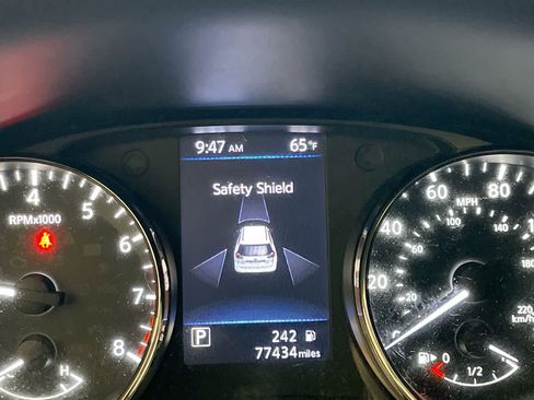 Used 2018 Nissan Rogue SV AWD/4WD image 15
