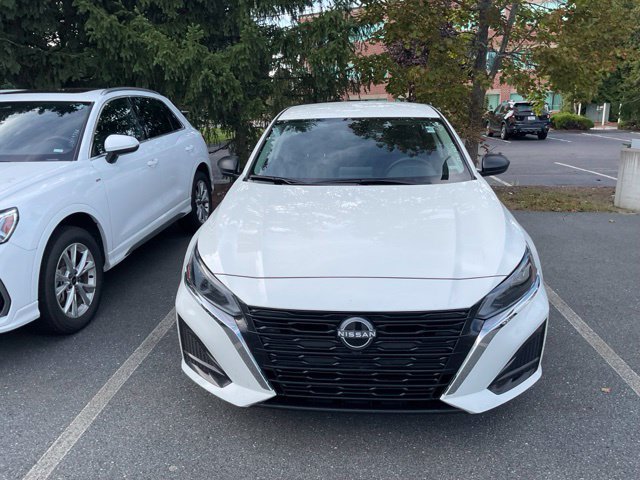 Used 2025 Nissan Altima 2.5 SV FWD image 2