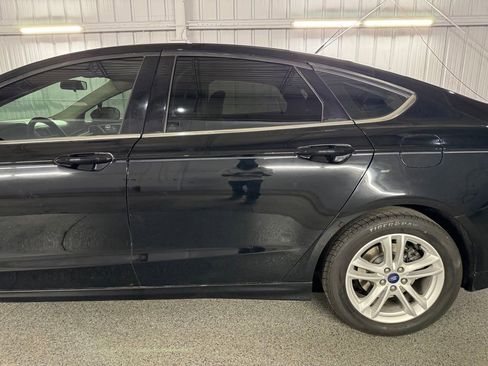 Used 2018 Ford Fusion SE w/ Fusion SE Technology Package FWD image 16