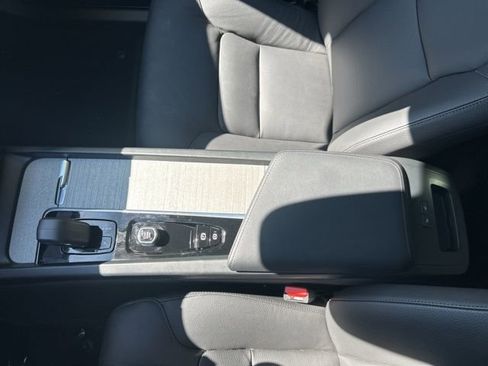 Certified 2025 Volvo XC60 B5 Plus image 26