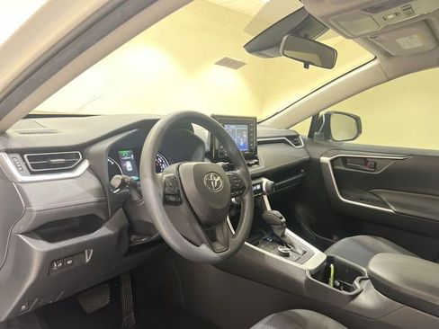 Used 2022 Toyota RAV4 LE image 9