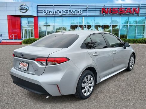 Used 2025 Toyota Corolla LE image 2