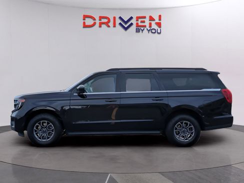 Used 2025 Ford Expedition Max Active RWD image 2