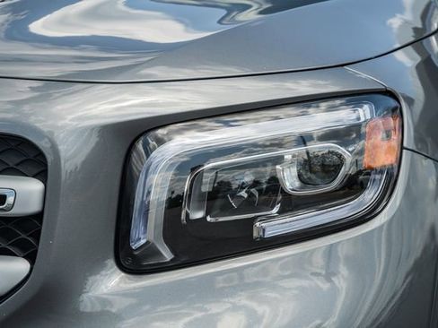 Used 2022 Mercedes-Benz GLB 250 4MATIC w/ Premium Package Lite image 13