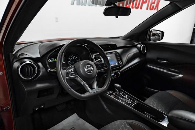 Used 2024 Nissan Kicks SR FWD image 3