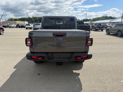 Used 2025 Jeep Gladiator Rubicon AWD/4WD image 15