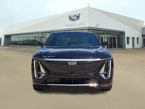 Used 2024 Cadillac Lyriq Luxury AWD/4WD image 2